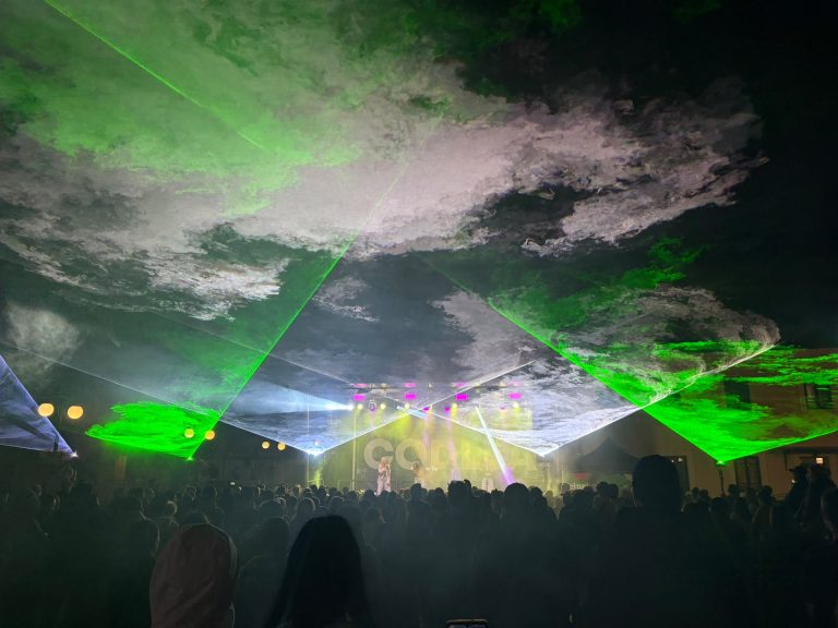 Lasere verzi și albe deasupra scenei la Codlea F-estival 2026